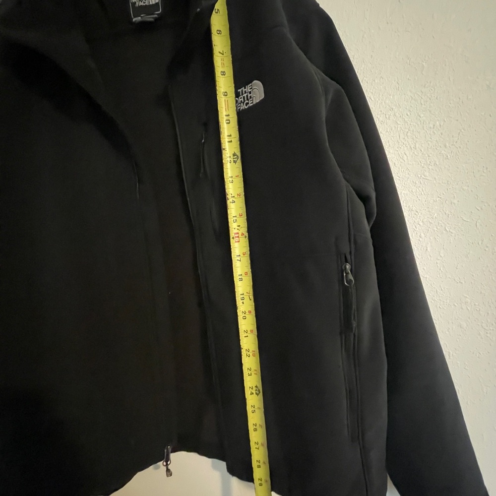 The North Face Men's Performance soft shell Jacket in Black - Picture 3 of 5